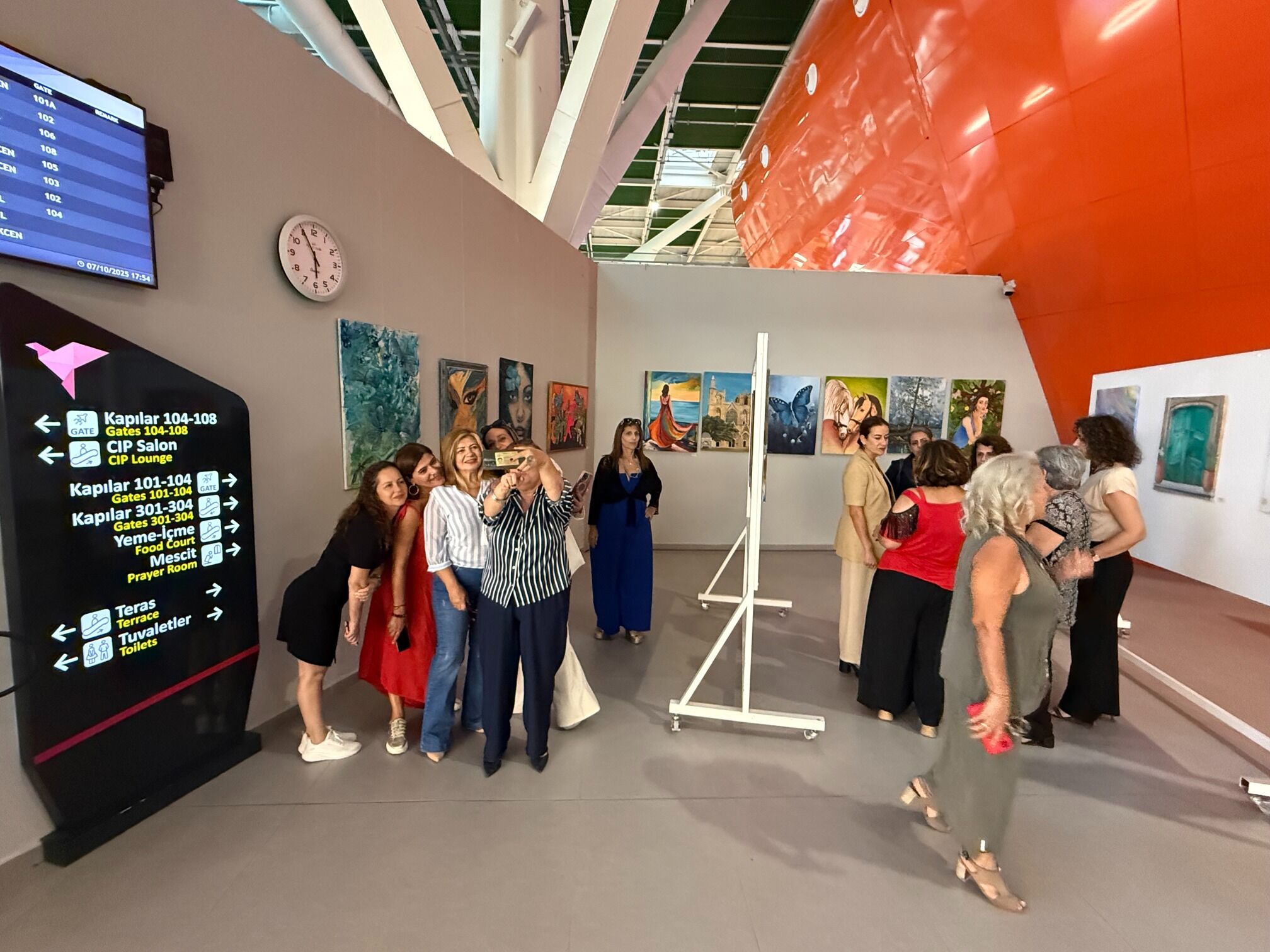 Mavi Firca Ercan Havalimani Sergi (1)