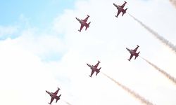 Türk Yıldızları TEKNOFEST KKTC’de gösteri uçuşu yaptı