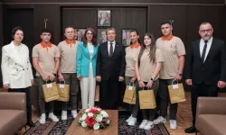 Başbakan Üstel, Esin Leman Lisesi öğretmen ve öğrencilerini kabul etti