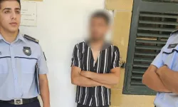 Ülkeye bot ile geldi
