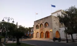 Hristodulidis dahil 30’a yakın devlet görevlisi hem maaş hem emekli maaşı alıyor!