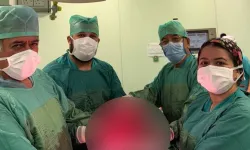 71 yaşındaki kadın hastanın karnından 9 kiloluk kitle çıkarıldı!