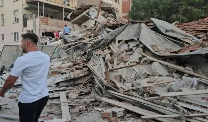 Balıkesir Sındırgı'da 6,1 büyüklüğünde deprem: 1 kişi hayatını kaybetti, 29 kişi yaralandı