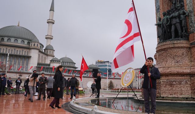 Tören, konuşmaların ardından sona erdi.