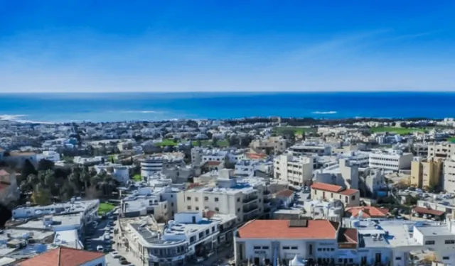 Baf’ta Kıbrıs Türk arazisine göçmen evi yapan Kıbrıslı Rumlar tahliye tehdidiyle karşı karşıya