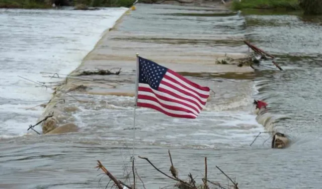 Texas'ta 109 kişinin ölümüne neden olan sellerde, 160'tan fazla kişinin kayıp olduğu bildirildi