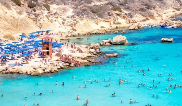 Güney Kıbrıs’ta turizmde yeni rekor: Yılın ilk 8 ayında 3 milyon turist!