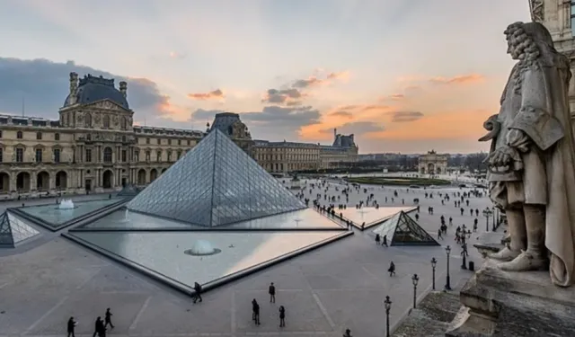 Paris’te film gibi soygun: Louvre Müzesi’nde değerli mücevherler çalındı
