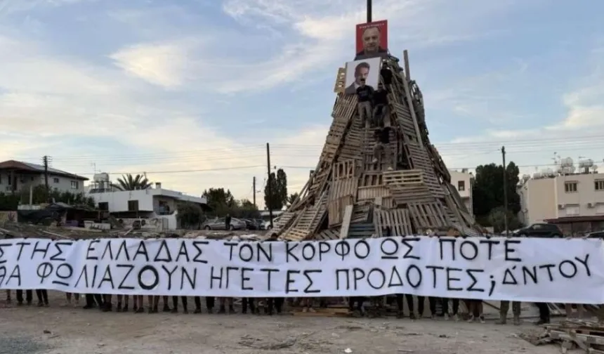 Güney Kıbrıs'ta Paskalya kutlamaları sırasında Yahuda figürü yerine Miçotakis fotoğrafları yakıldı