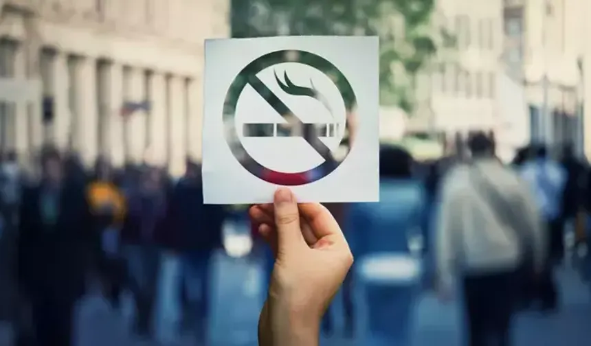 Fransa, açık alanlarda sigara içmeyi yasaklayacağını duyurdu