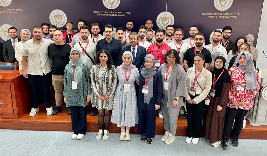 Dışişleri Bakanı Ertuğruloğlu, YTB Başkanı Eren ve Avrupa’dan gelen gençleri kabul etti